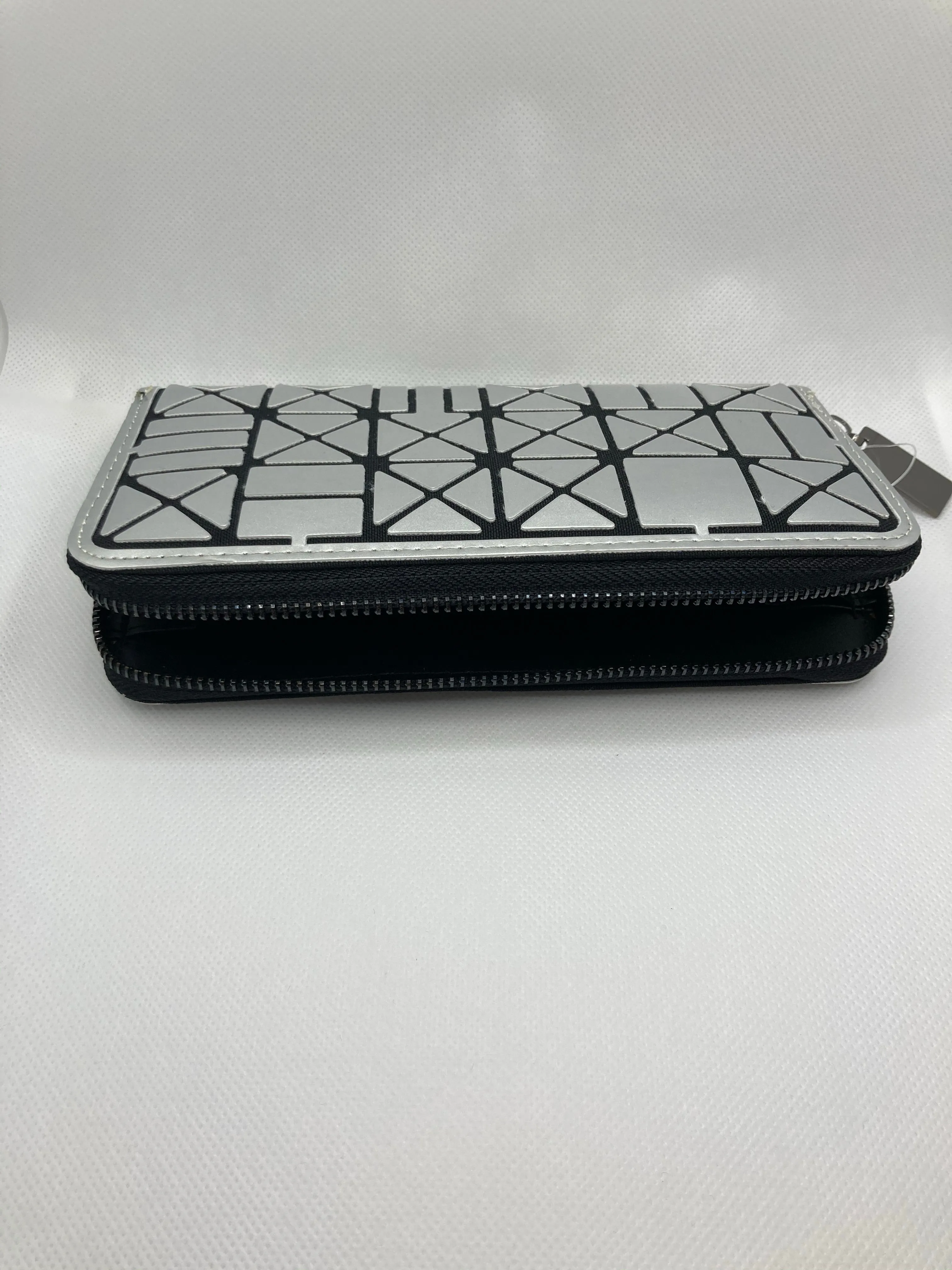 “Kim” Geometric Vibe Wallet- Silver