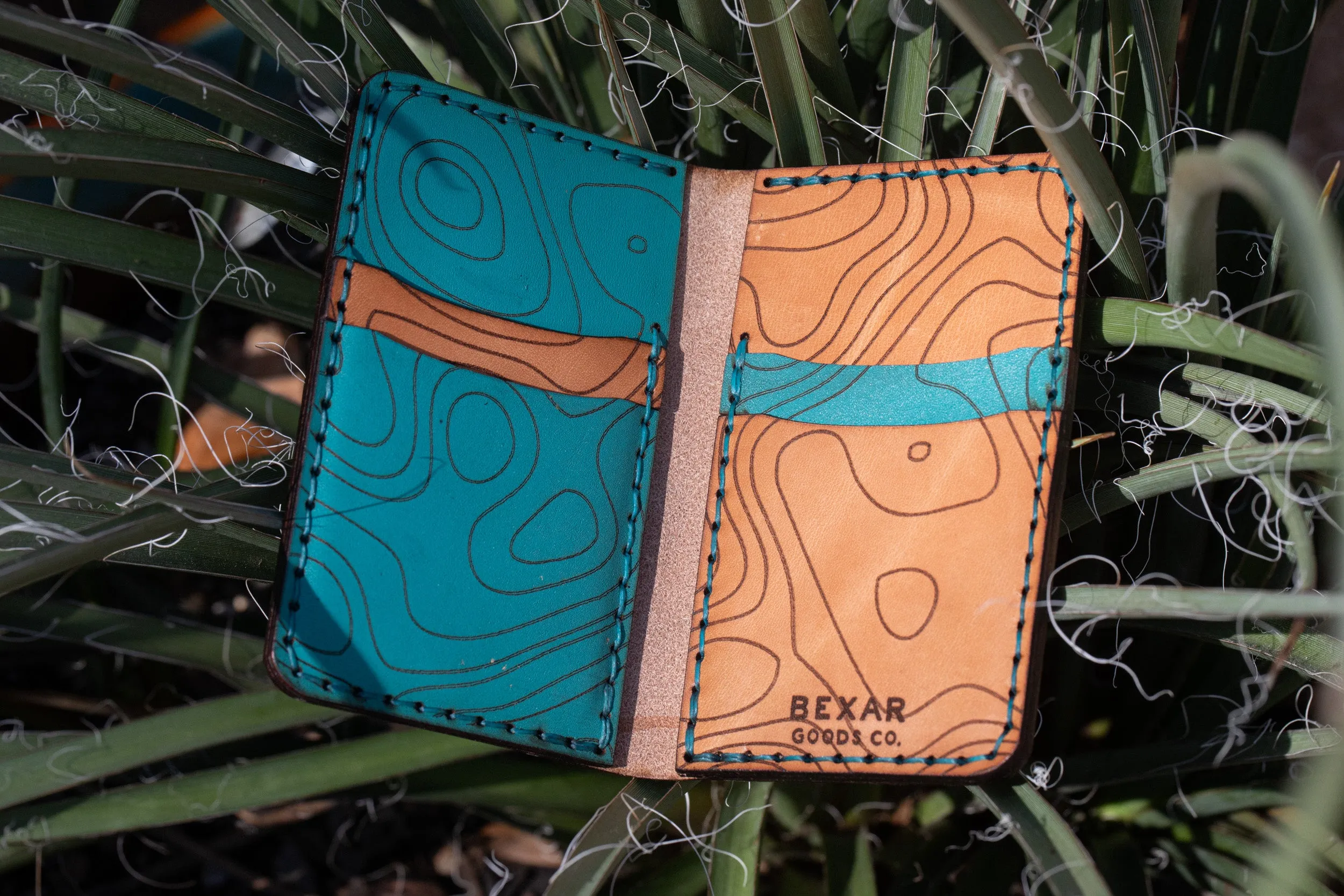 Vertical Wallet - Topo Sand & Sea