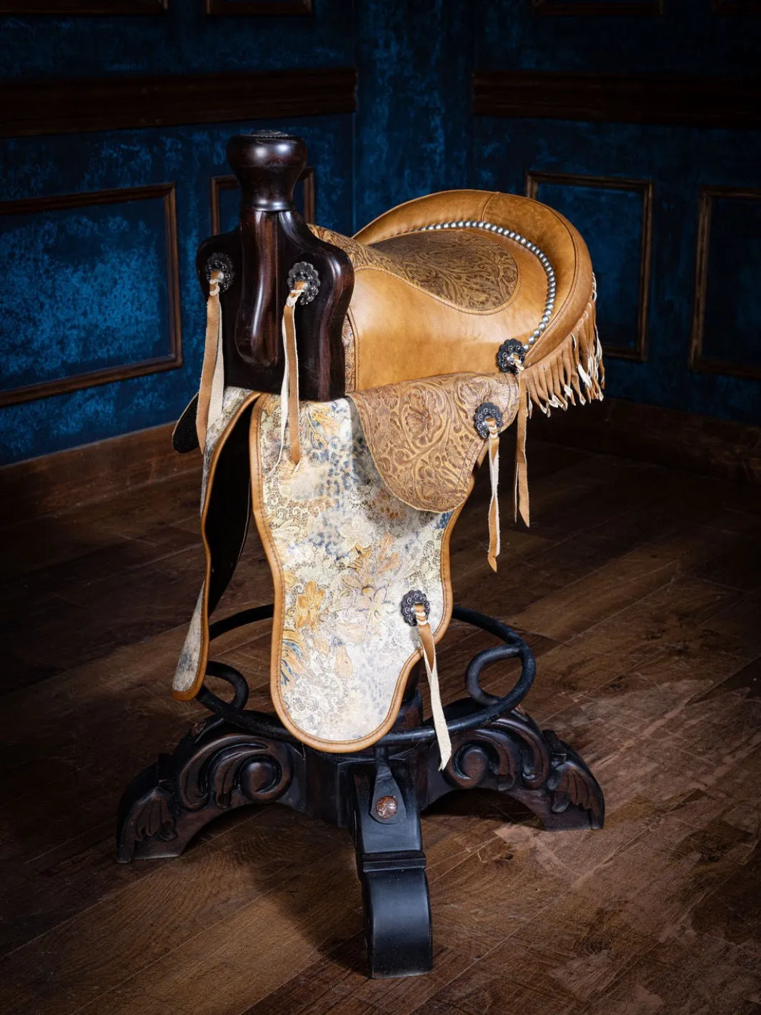 Western Heritage Saddle Bar Stool